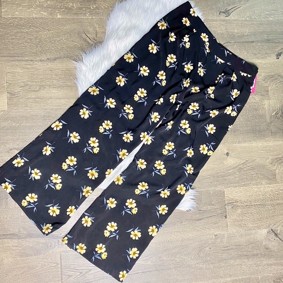 Xhilaration Pants - Xhilaration Black Daisy Print 90's Plazzo Pant NWT